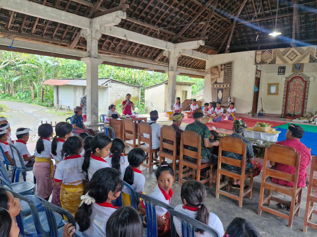 BUDAYA: Desa Adat Patas, Taro, jaga budaya Bali dengan kegiatan pasraman.