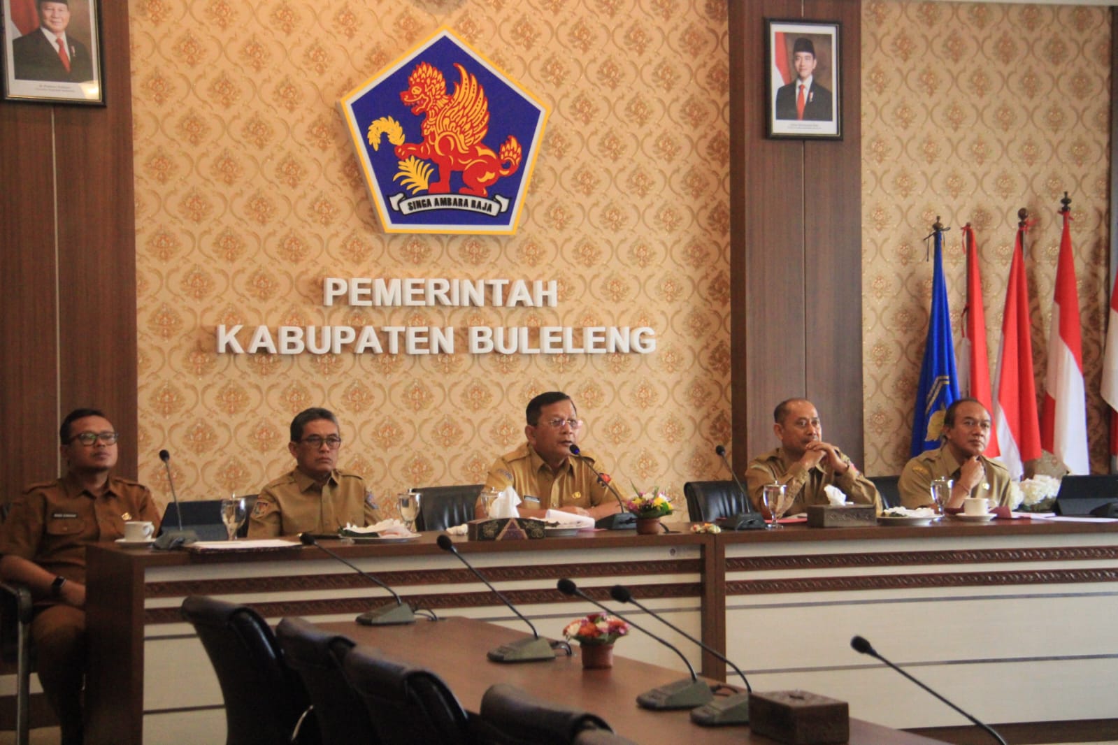 Penyerahan dana hibah untuk subak dan desa adat secara virtual di Buleleng