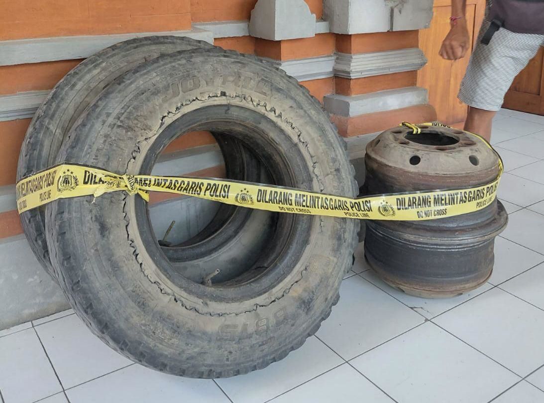 Polres Klungkung mengamankan barang bukti ban yang sempat dibawa kabur pria berinisial WT.