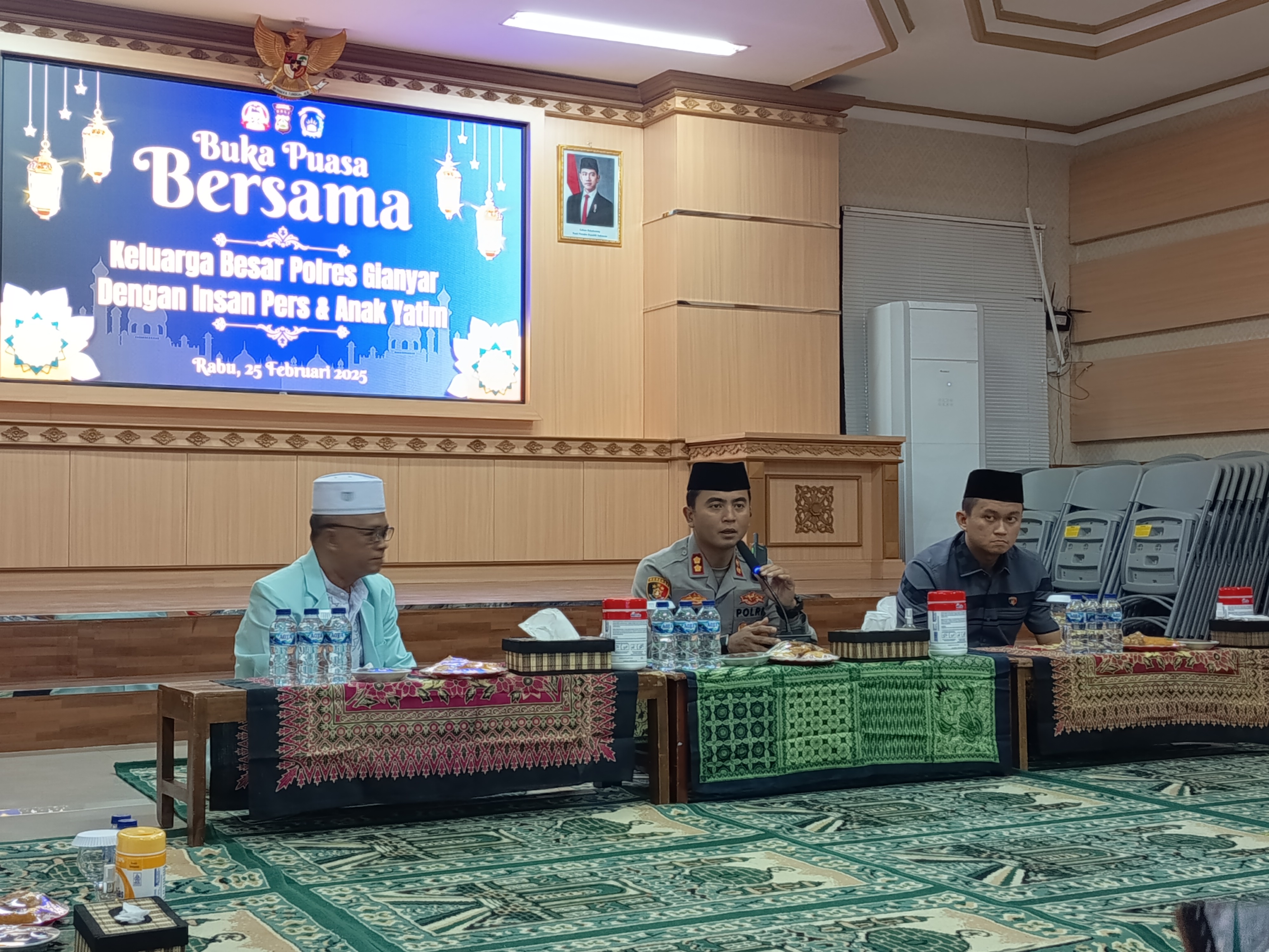POLRES : Kapolres Gianyar buka puasa bersama dengan insan pers dan anak yatim, Rabu (25/2). 