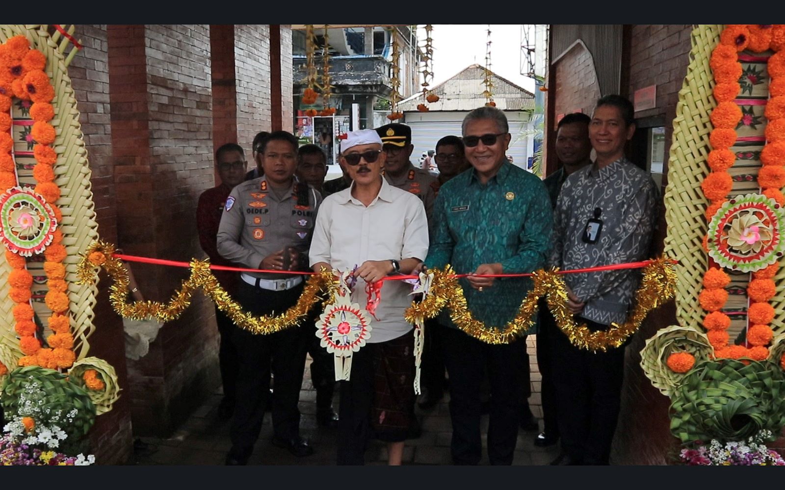 Wakil Bupati Bangli&nbsp;I Wayan Diar&nbsp;meresmikan layanan Samsat Drive Thru di area Mal Pelayanan Publik (MPP) Bangli, Jumat (27/2/2026). 