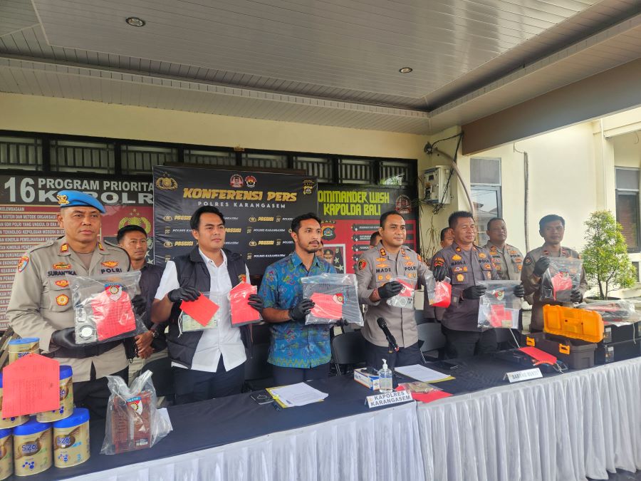 Polres Karangasem merilis hasil pengungkapan kasus selama dua bulan terakhir, Jumat (27/2/2026).
