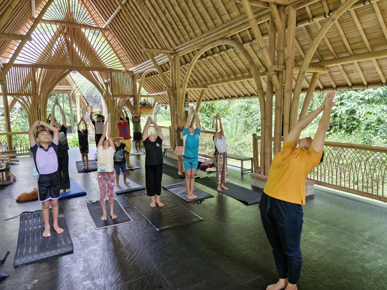 YOGA : Pelaksanaan yoga di Pasraman Bali Prawerti Nawasena, Desa Adat Belega, Blahbatuh.