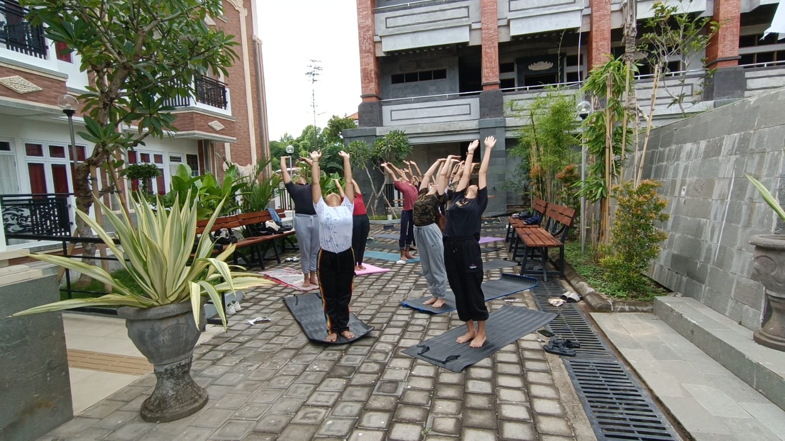 Pengendalian diri lewat yoga menjadi penawar budaya flexing di medsos