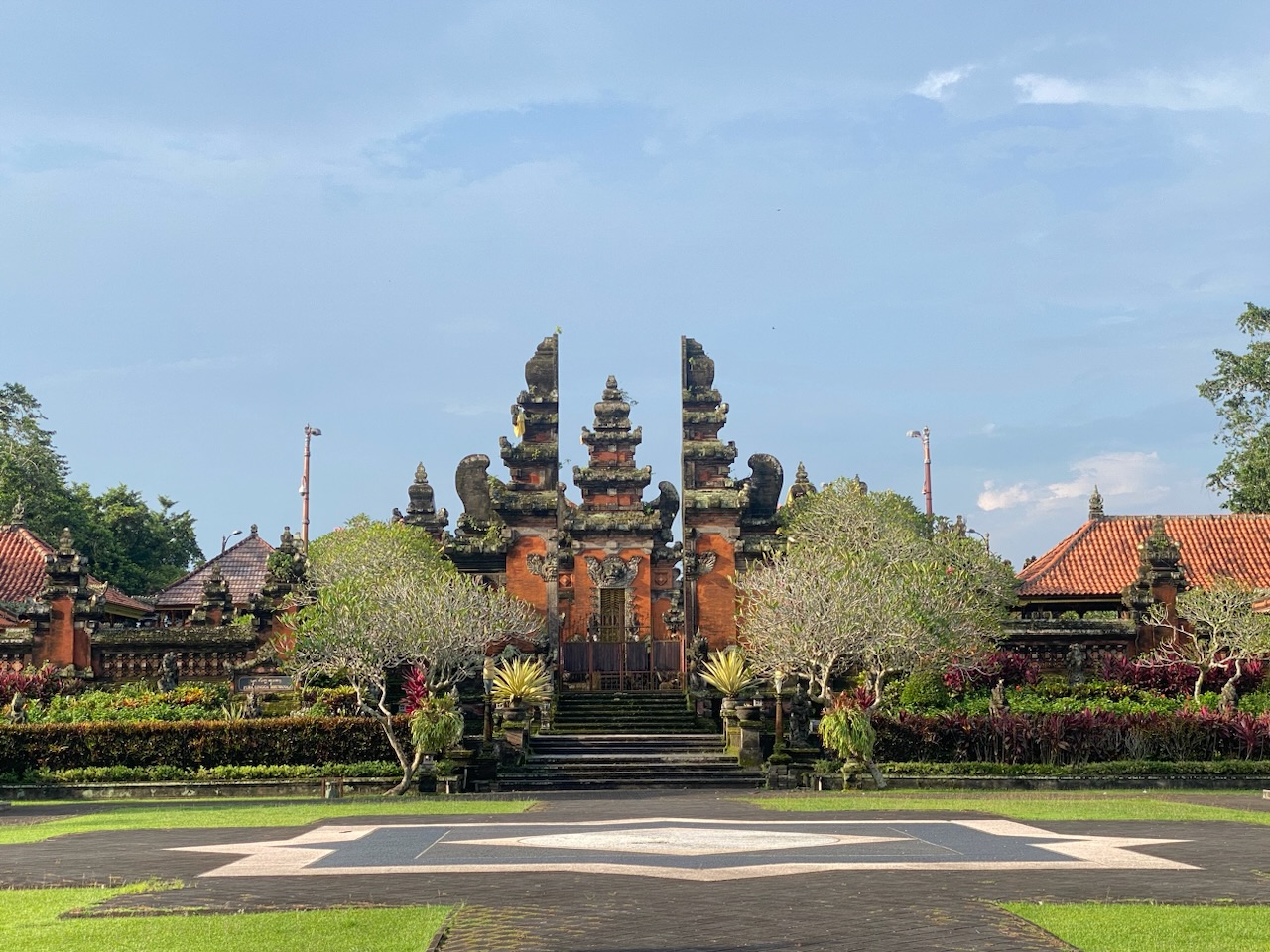Pura Lingga Bhuana di area Puspem Badung yang akan mebali menjadi lokasi tawur agung kesanga.