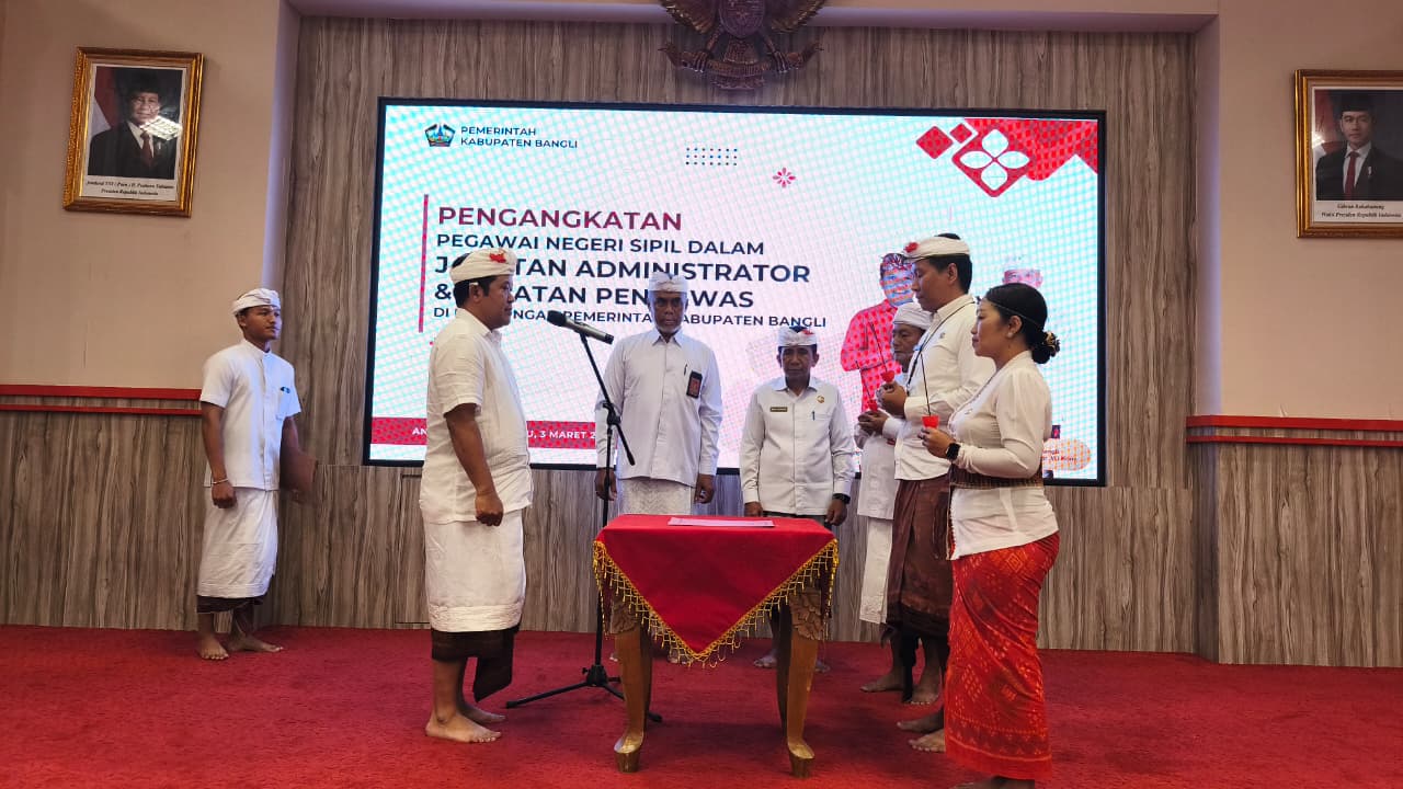 Bupati Bangli Sang Nyoman Sedana Arta melantik pejabat baru, Selasa (3/3/2026). 