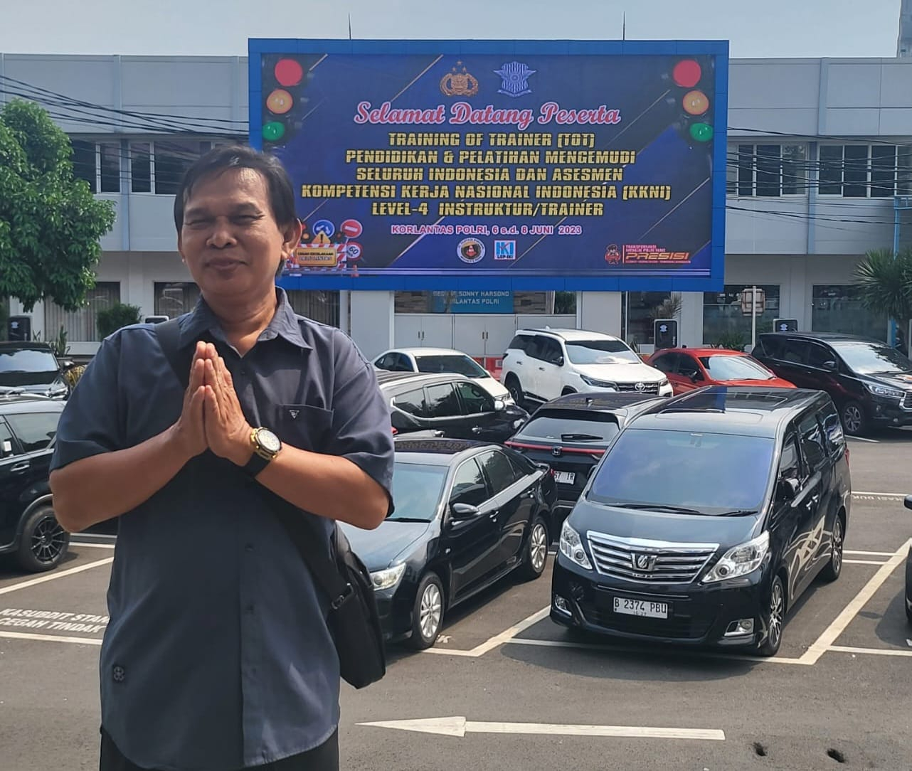 I Nyoman Gede Putra perintis Cahya Private Mengemudi