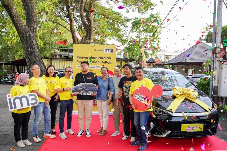 IM3 Antar Langsung Grand Prize BYD M6 Untuk Pemenang IMPoin 