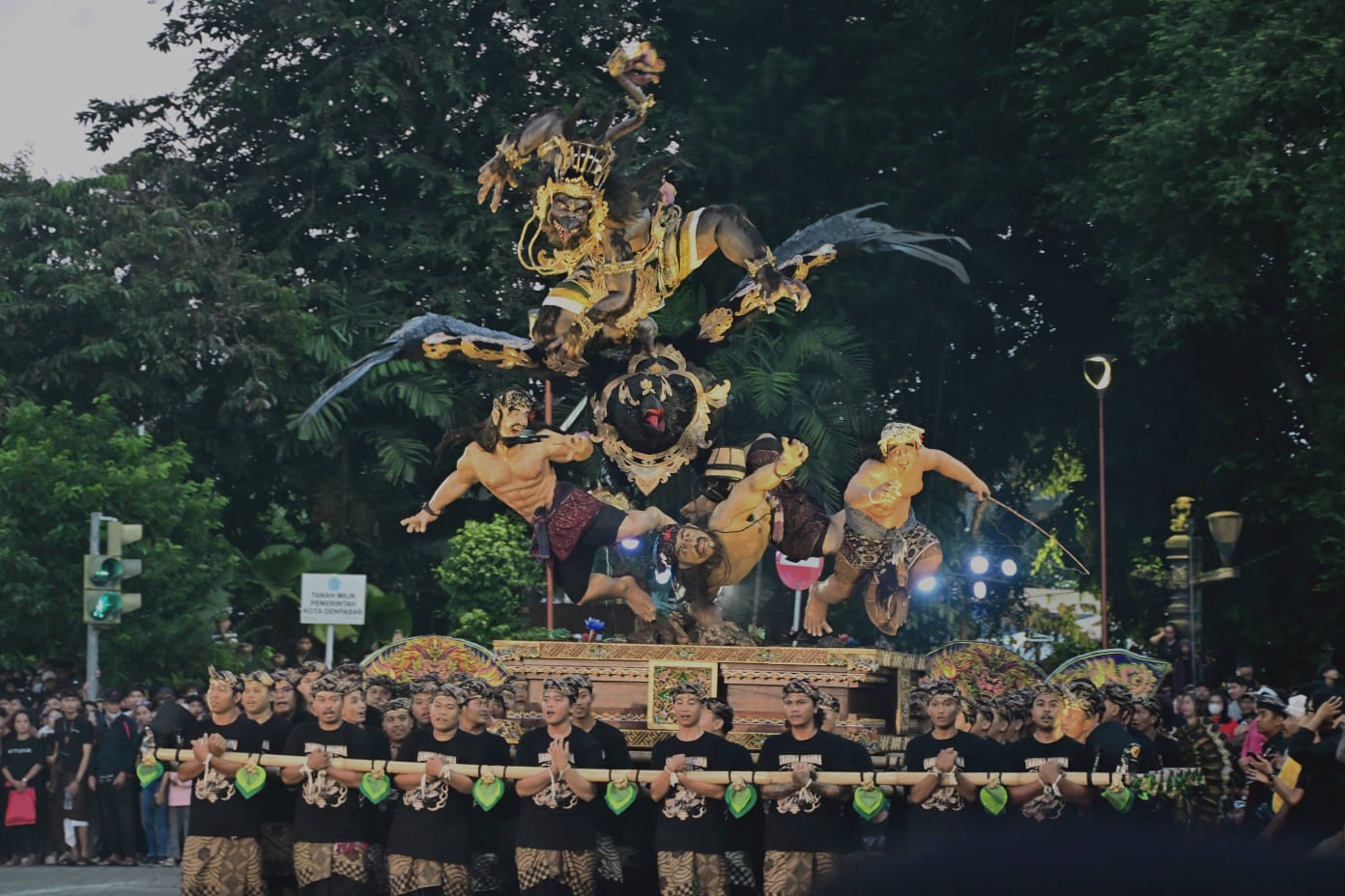 Ogoh-ogoh Wit Kawit karya ST Taruna Dharma Castra, Banjar Tengah, Desa Sidakarya yang meraih juara I dalam Kasanga Festival 2026.