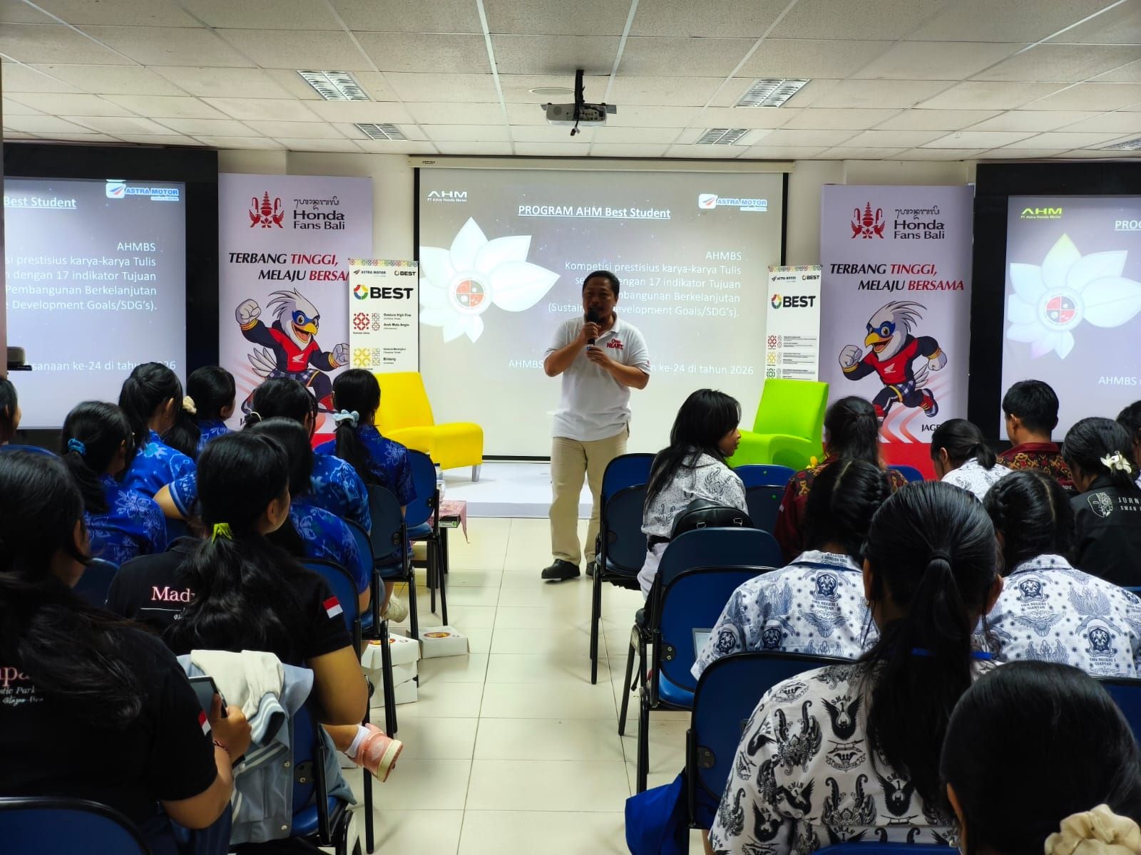 Astra Motor Bali gelar sosialisasi AHM Best Student 2026, diikuti 130 pelajar Bali yang dibekali materi kompetisi dan pelatihan jurnalistik.