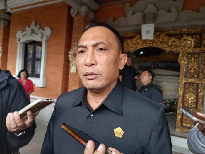 Ketua DPRD Tabanan, I Nyoman Arnawa Minta kinerja RSUD Tabanan dievaluasi.