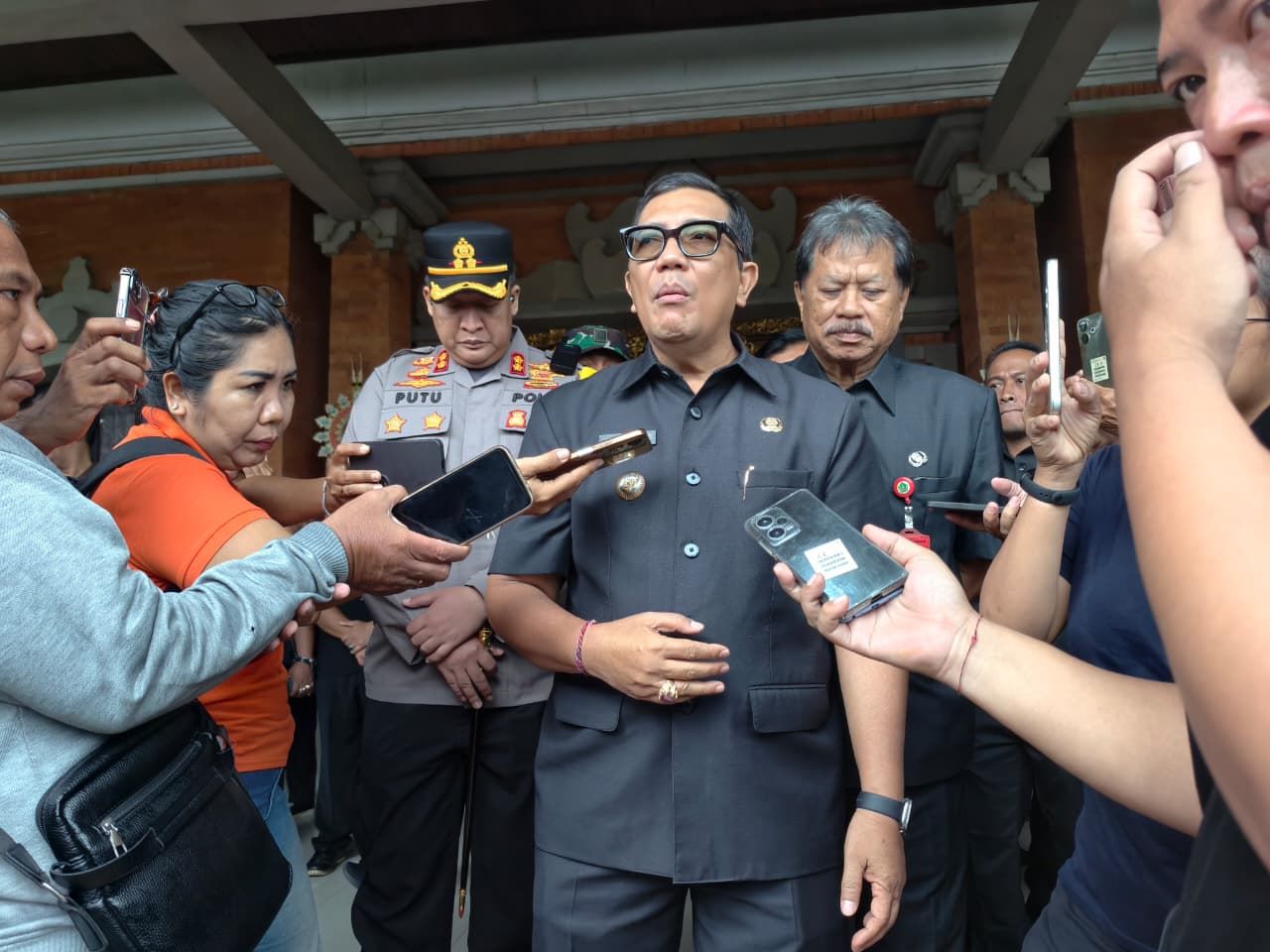 Bupati Tabanan, I Komang Gede Sanjaya.
