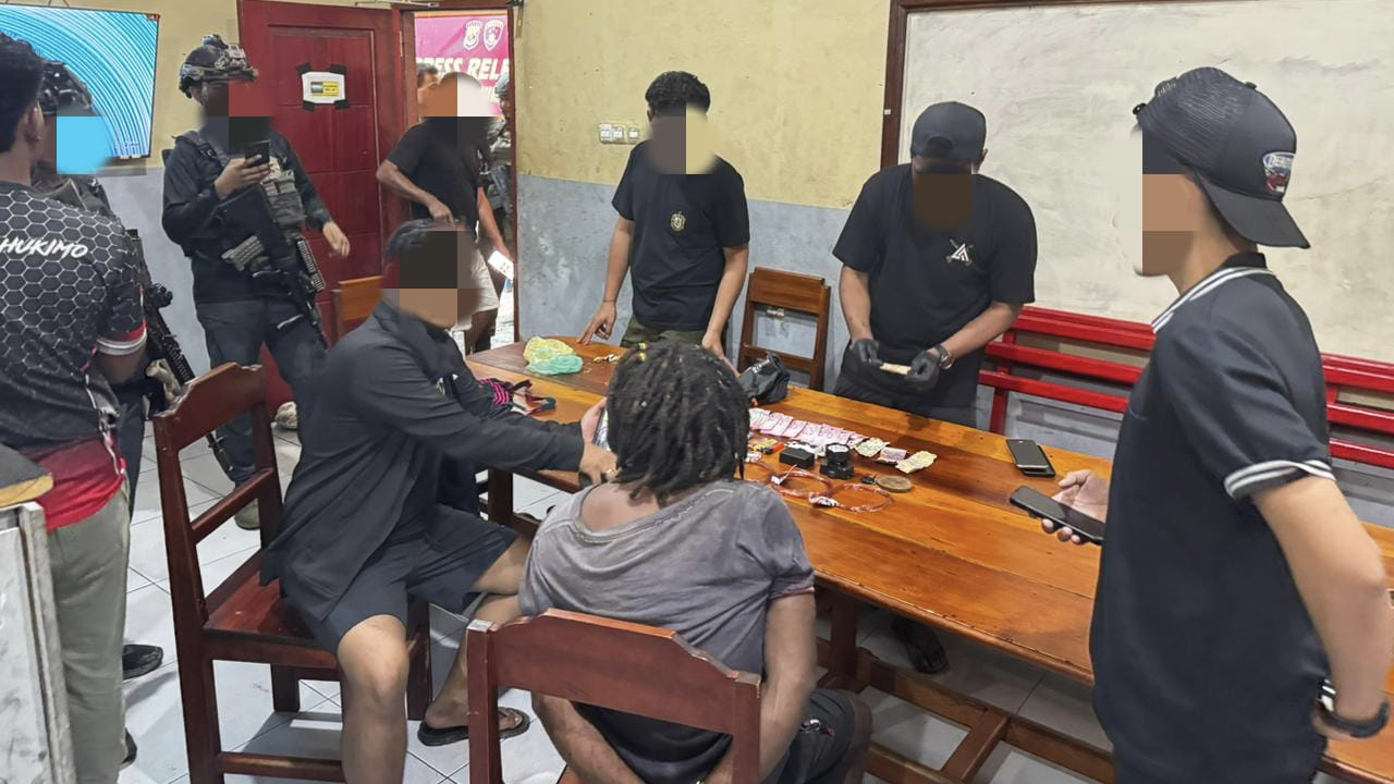 Satgas Operasi Damai Cartenz berhasil menangkap komandan Organisasi Papua Merdeka (OPM) wilayah Kodap XVI Yahukimo, Philip Kobak