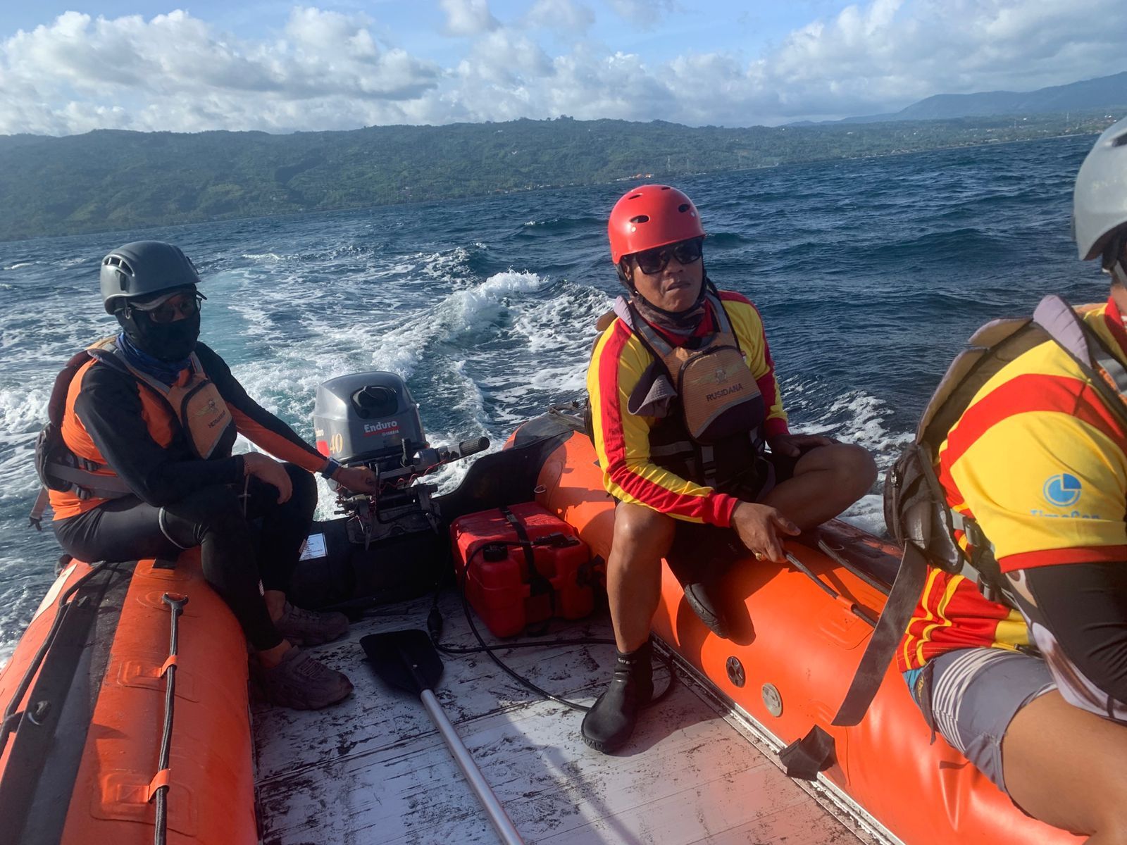 Operasi tim gabungan saat melakukan pencarian korban yang hilang akibat banjir bandang di Desa Banjar, Kecamatan Banjar, Buleleng.&nbsp;
