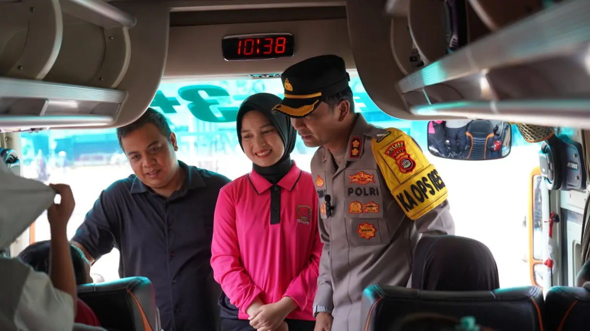 MUDIK : Polres Gianyar dan Pemkab Gianyar  gelar mudik ceria, berangkatkan 113 pemudik.