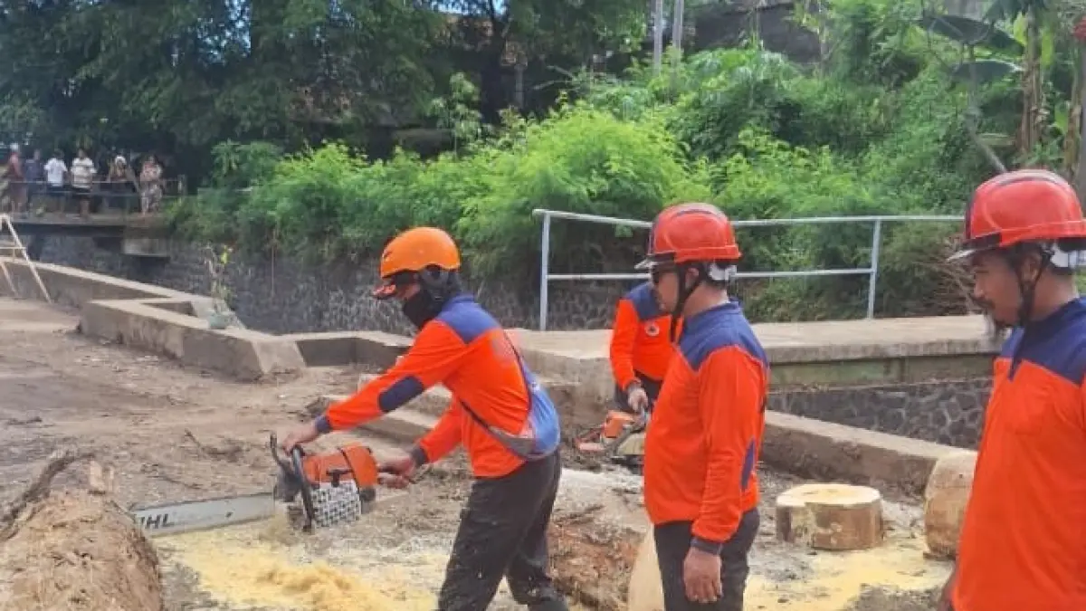 PENANGANAN : Percepatan penanganan bencana banjir bandang yang terjadi di Kecamatan Banjar, Kabupaten Buleleng.