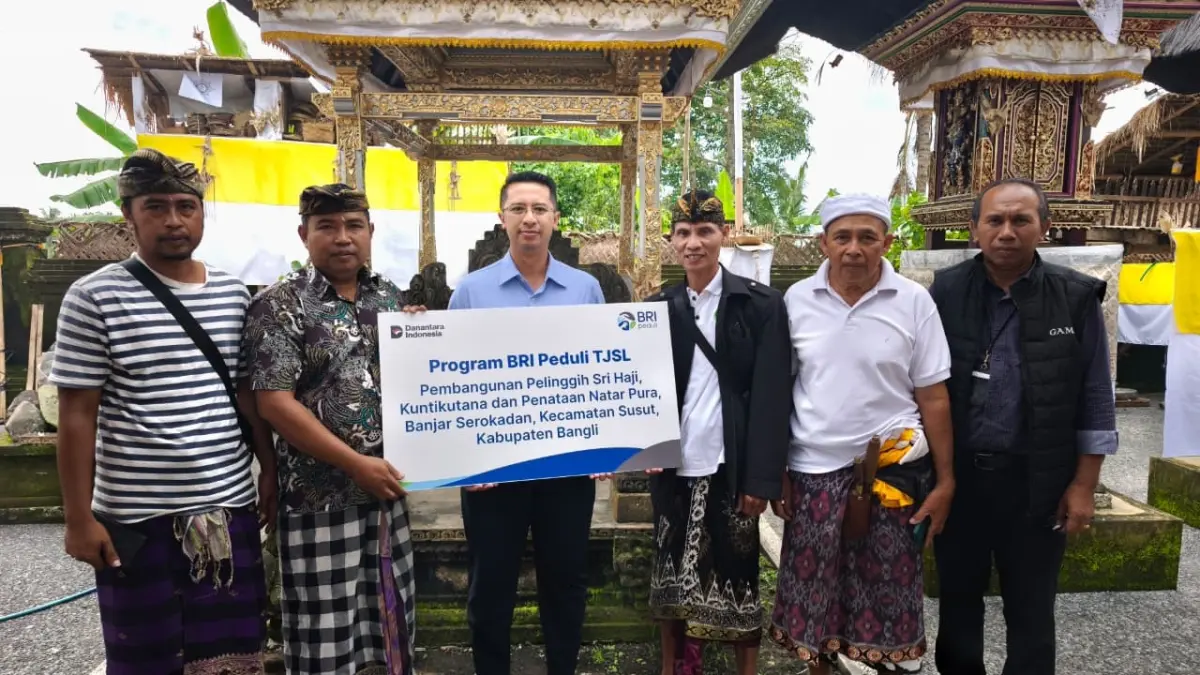 BRI Bangli menyerahkan CSR Pura Pucak Candri Manik di Desa Adat Serokadan, Kecamatan Susut, Kabupaten Bangli. (Ist)
