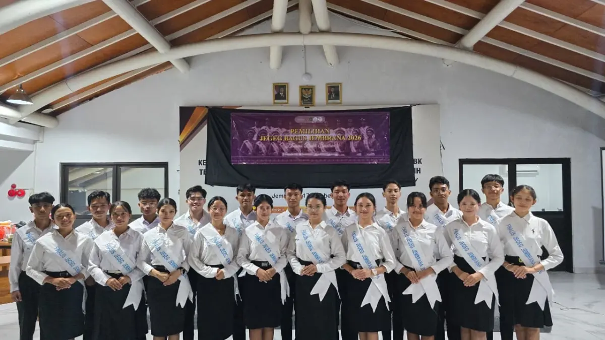 FINALIS : 10 pasang finalis Jegeg Bagus Jembrana 2026 yang lolos seleksi tahap II yang diadakan di Lantai 3 Gedung Sentra Tenun Jembrana, Minggu (15/3/2026)