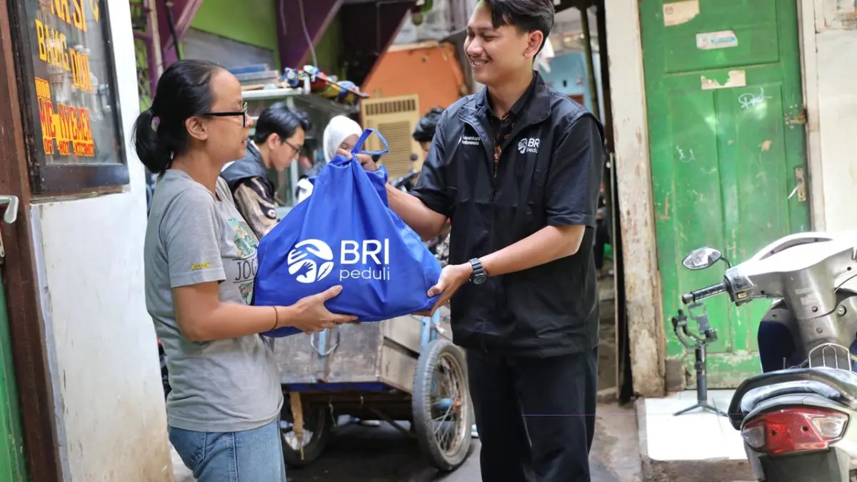 Dalam momentum Ramadan 2026, BRI melalui program Corporate Social Responsibility (CSR) ‘BRI Peduli’ kembali menjalankan kegiatan “Berbagi Bahagia Bersama BRI” melalui penyaluran bantuan sembako sebanyak 279 ribu paket kepada masyarakat 