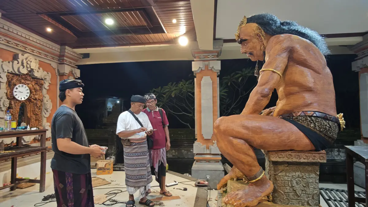 PUNIA : Penyerahan punia secara simbolis untuk STT se-Desa Sayan oleh PJ Perbekel Sayan, Ubud, Gianyar.&nbsp;