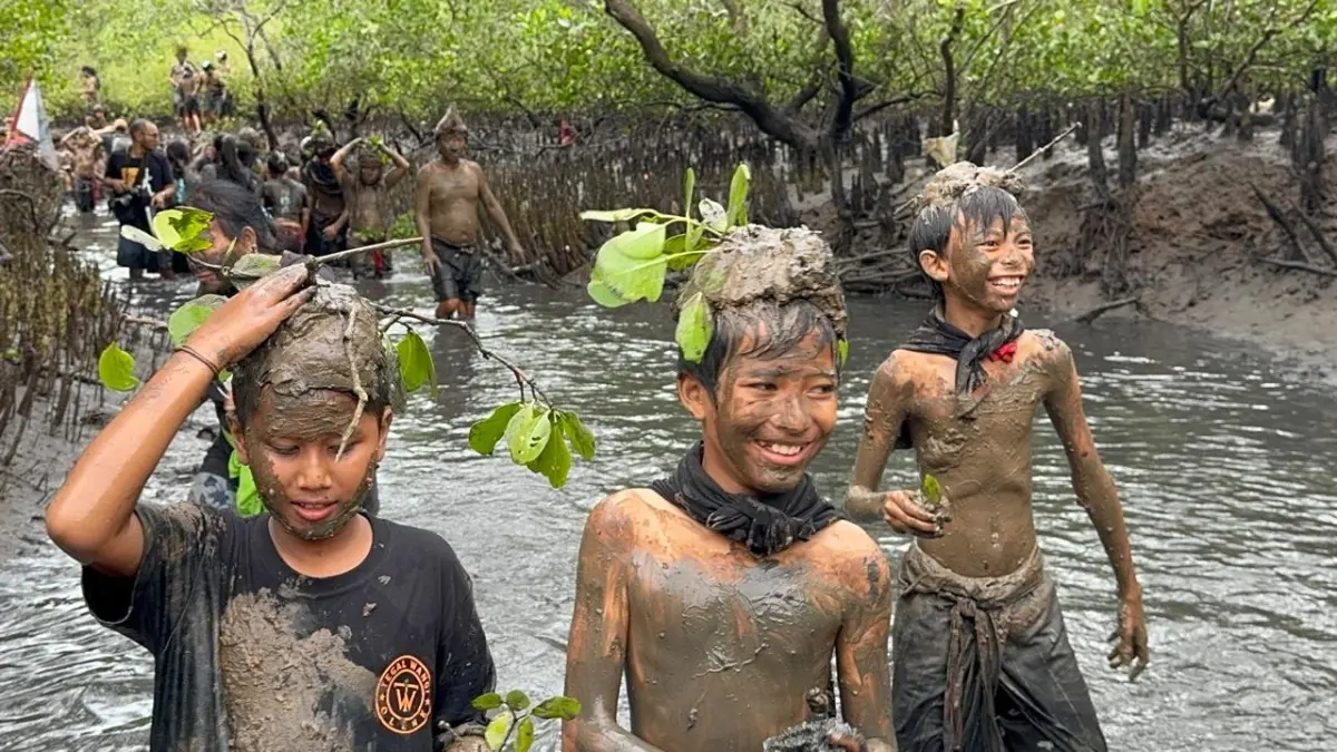 Tradisi mabuug-buugan yang kembali akan dilaksanakan di Pantai Timur Kedonganan. (Dok. Bali Express)