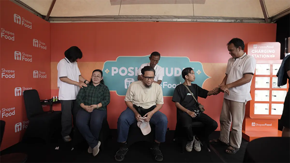 Layanan pijat gratis di Posko Mudik ShopeeFood