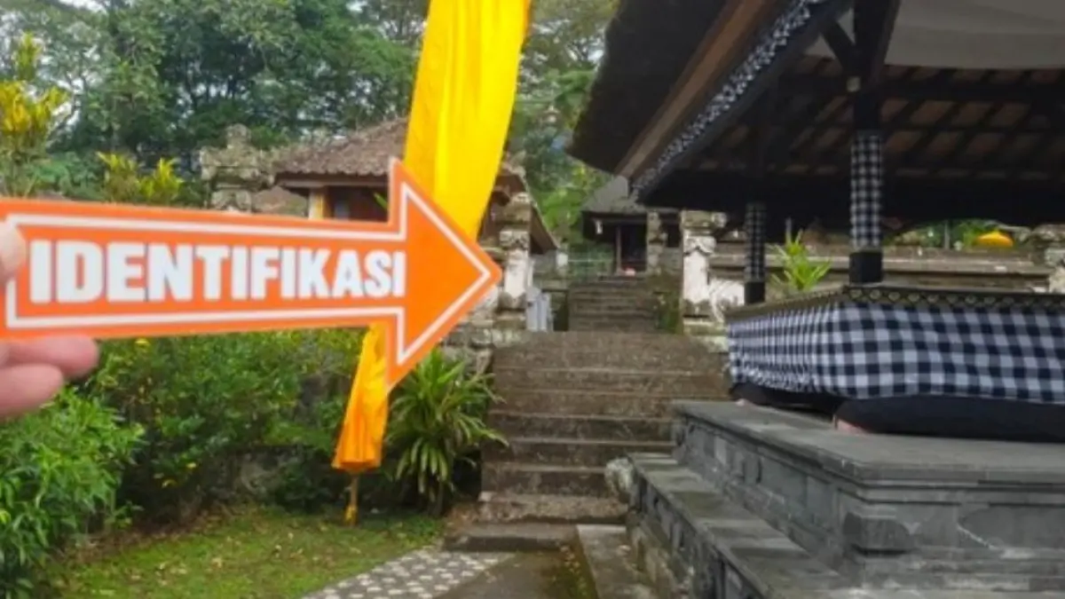 Polisi melakukan olah TKP pencurian sesari di Pura Luhur Pucak Petali, Desa Jatiluwih, Kecamatan Penebel, Tabanan. (Ist)
