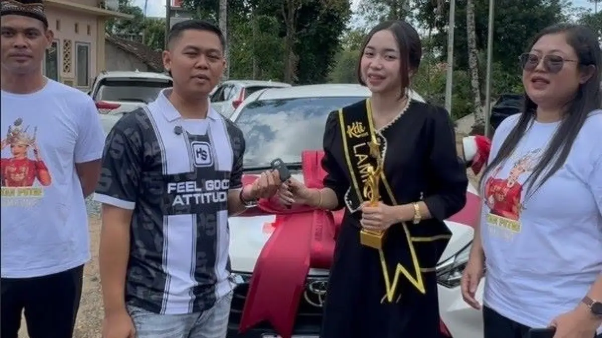 Pengusaha rokok HS, Muhammad Suryo untuk Intan Putri Bintang KDI 2026. (Ist)