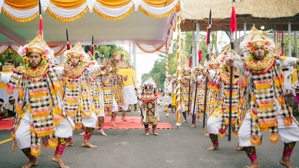 TAWUR : Pelaksanaan Tawur Kasanga di Catus Pata Gianyar saat pengrupukan.