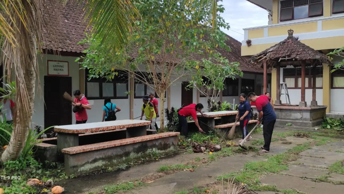 EKOTEOLOGI : Kemenag Gianyar dan Widyala UWK Magadha, Tampaksiring gelar kegiatan ekoteologi, Jumat (27/3).