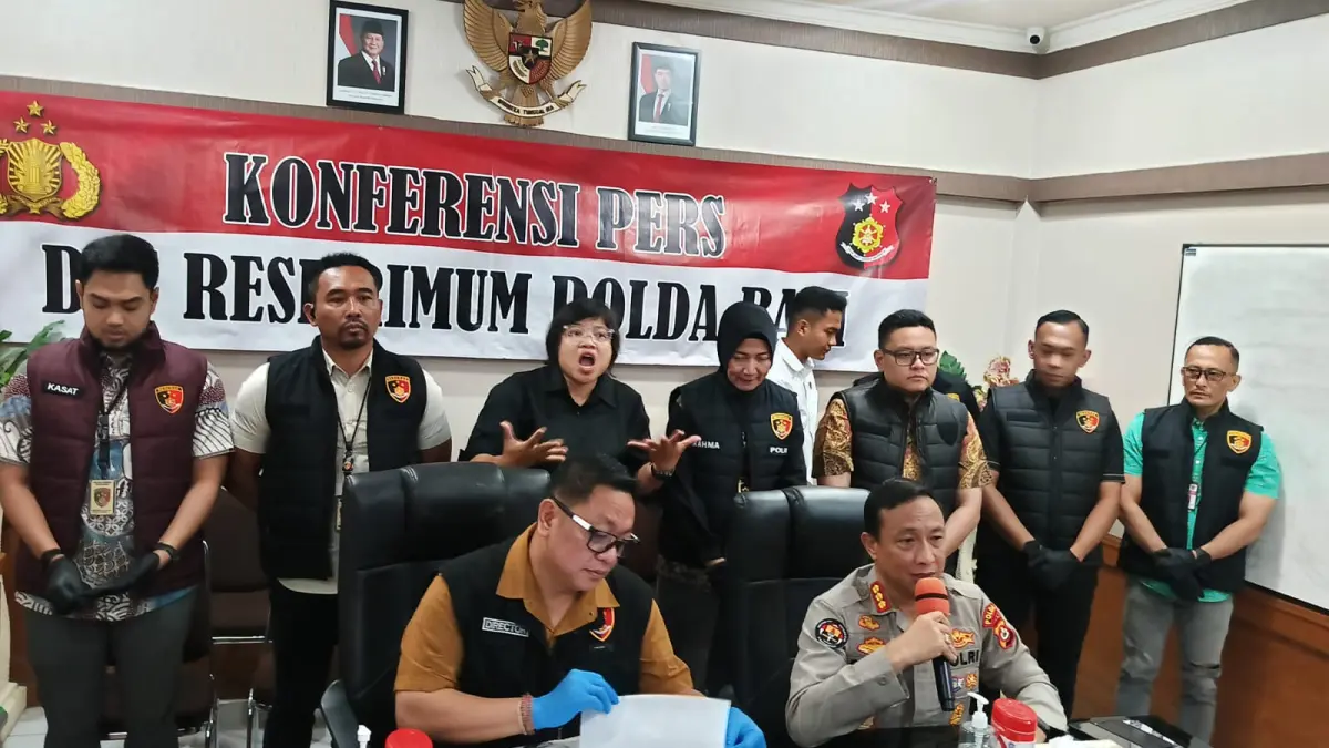 Pengungkapan kasus rudapaksa bule Australia di Mapolda Bali. (Bali Express/Istimewa)