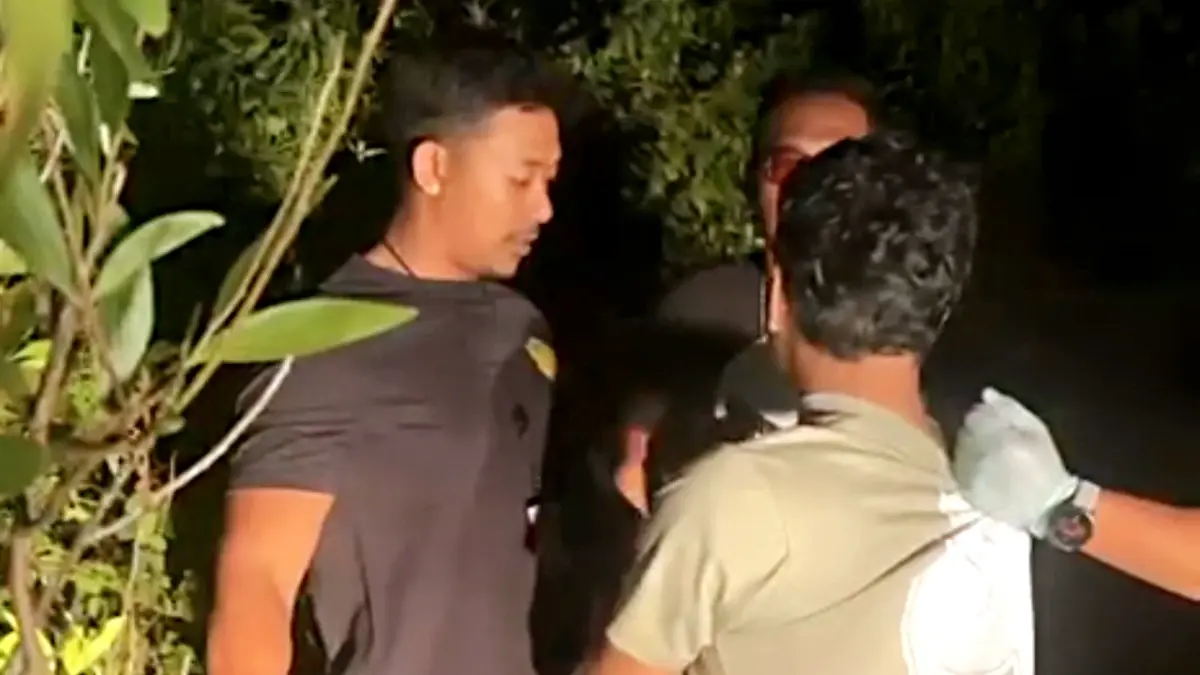 Polisi mengamankan pelaku rudapaksa turis Tiongkok. (Bali Express/Istimewa)