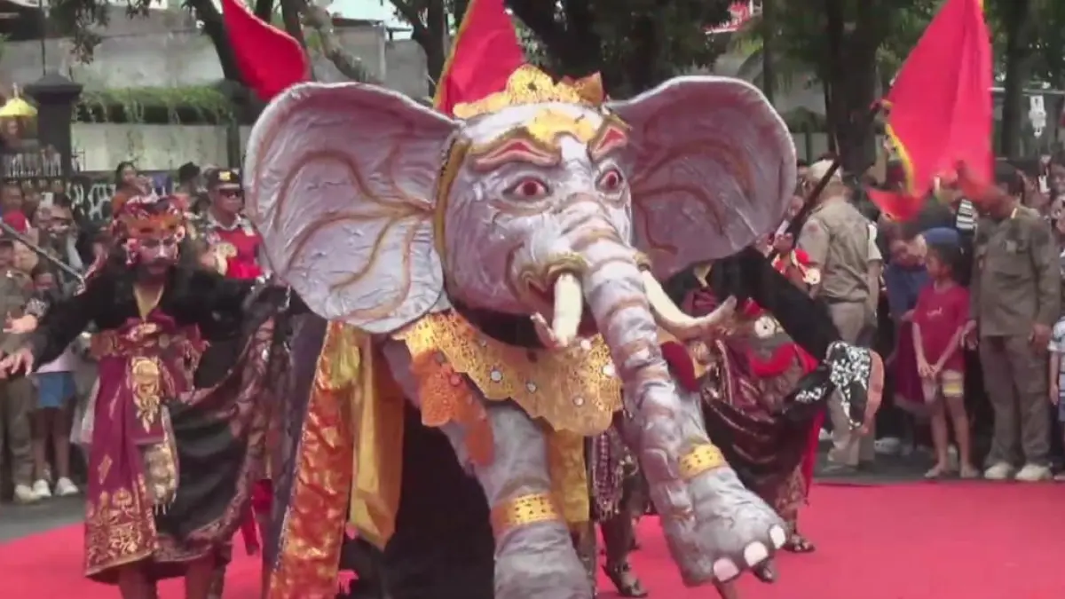 Penampilan Sanggar Seni Manik Utara dalam Parade Budaya Kecamatan di Kabupaten Buleleng.