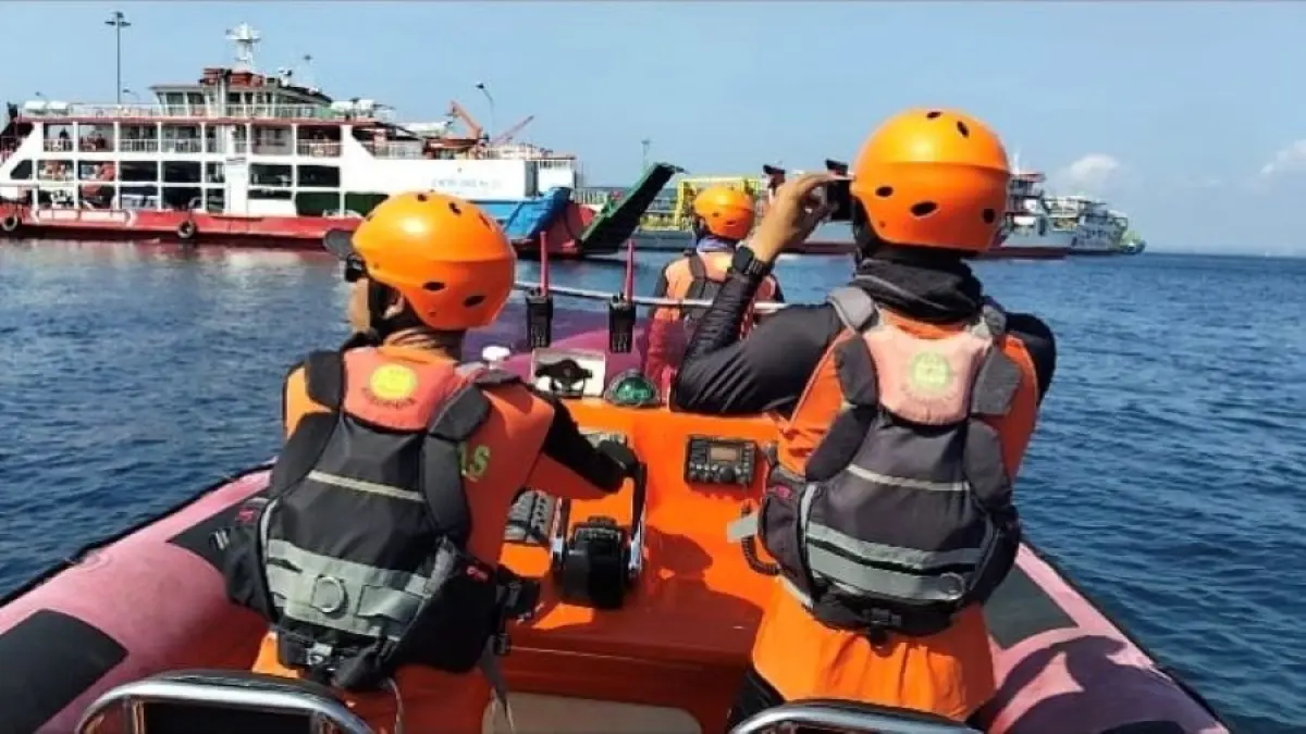 SAR Jembrana saat melakukan patroli laut di Selat Bali. (Ist)