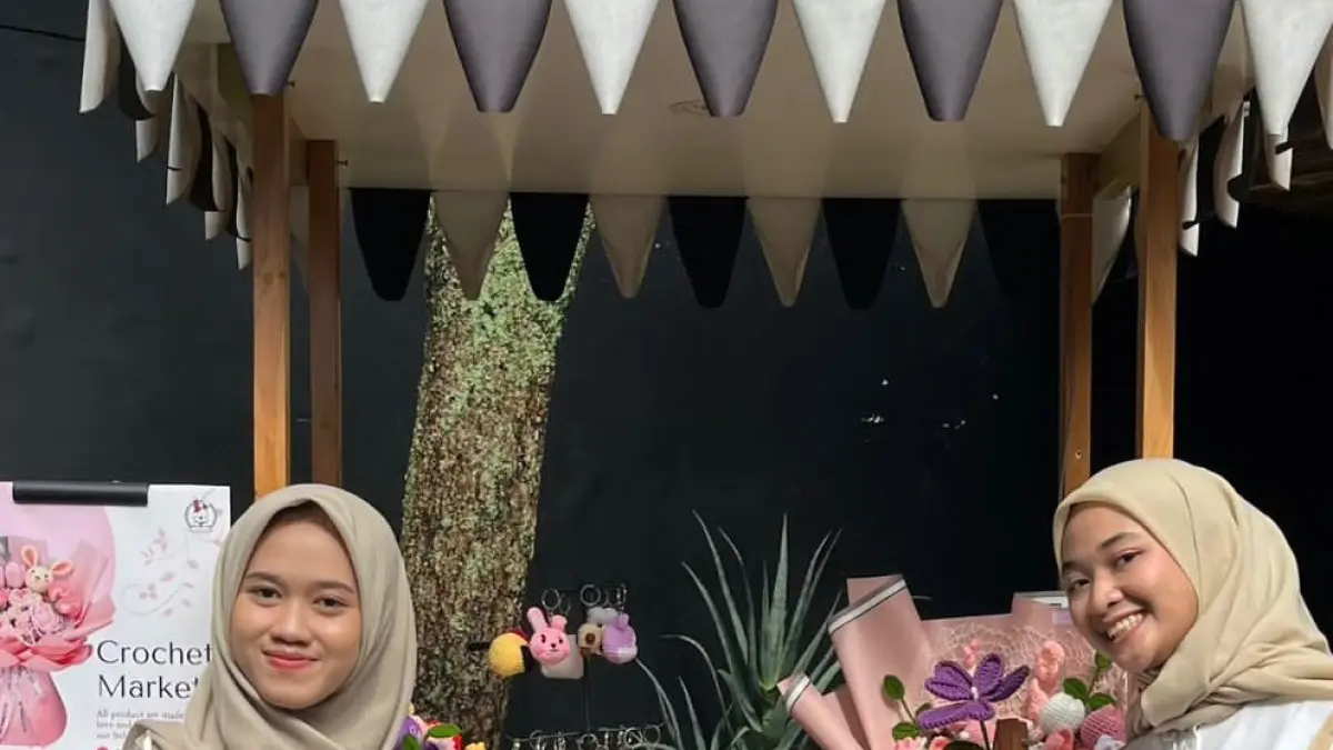 Candyco merupakan usaha kerajinan rajut di Kota Malang yang berdiri pada 2020 dan dikenal melalui produk terlaris berupa bunga rajut serta boneka rajut
