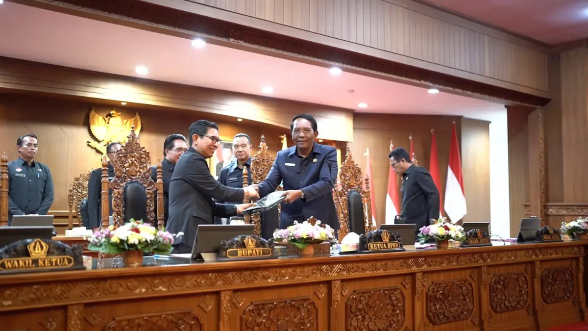 DPRD Badung saat menggelar rapat paripurna terkait LKPJ Bupati Badung 2025, Selasa (31/3). (Humas DPRD Badung)