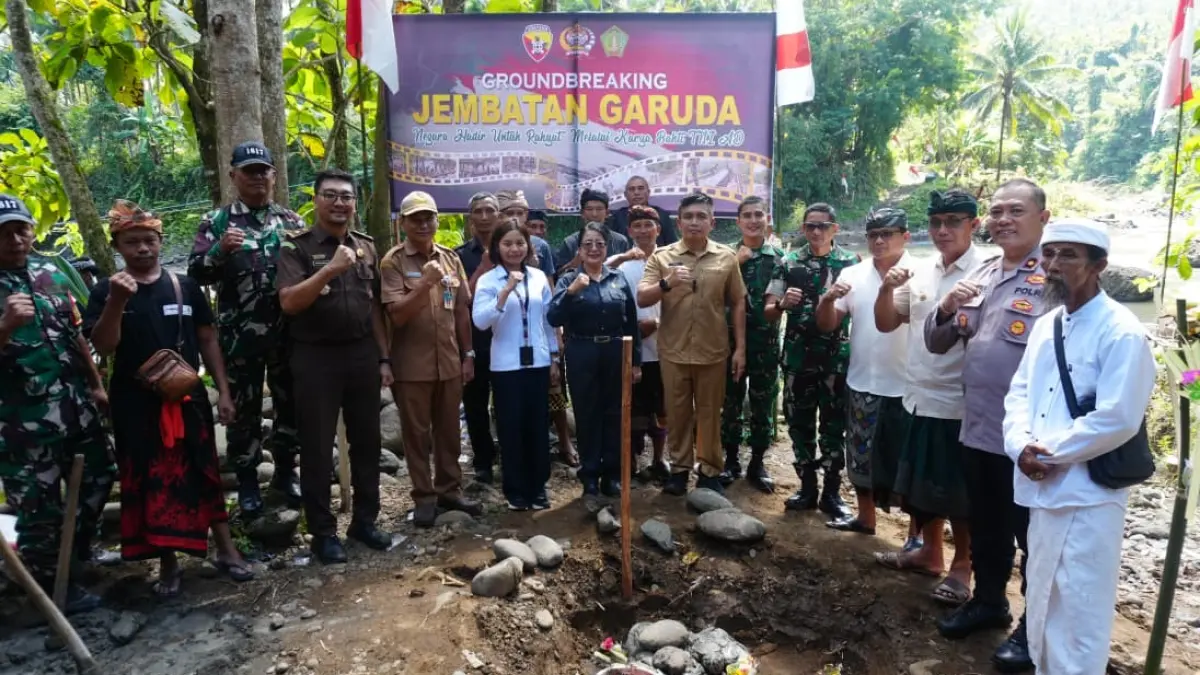 Wakil Bupati Jembrana I Gede Ngurah Patriana Krisna saat groundbreaking pembangunan jembratan perintis garuda di Kecamatan Mendoyo.