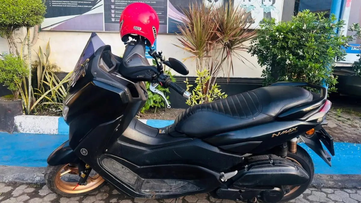 Barang bukti motor DK 5375 ADB saat diamankan di Polsek Kawasan Pelabuhan Gilimanuk, Kecamatan Melaya, Kabupaten Jembrana, Selasa (31/3/2026). (Ist)