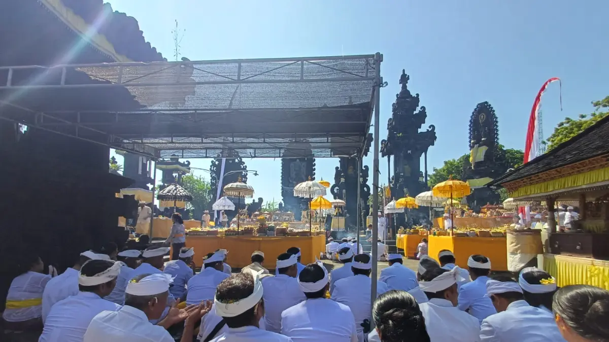 Perayaan Purnama Kedasa sebagai momentum meningkatkan sradha