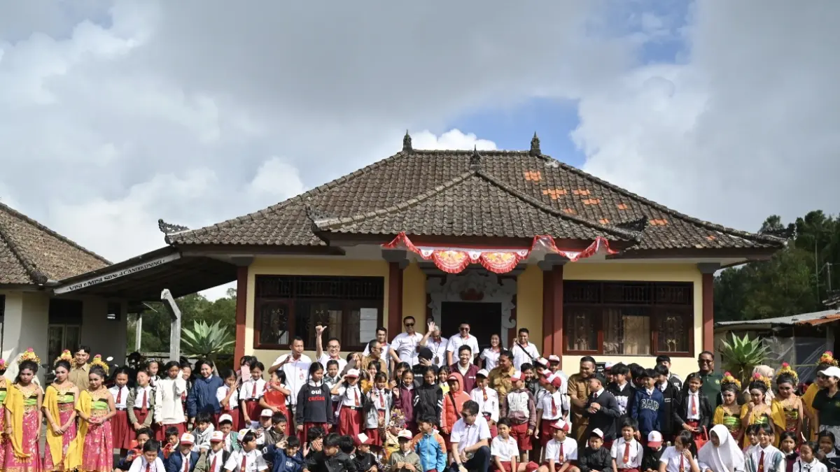 RENOVASI SEKOLAH: Renovasi selolah dalam Program School of Happiness