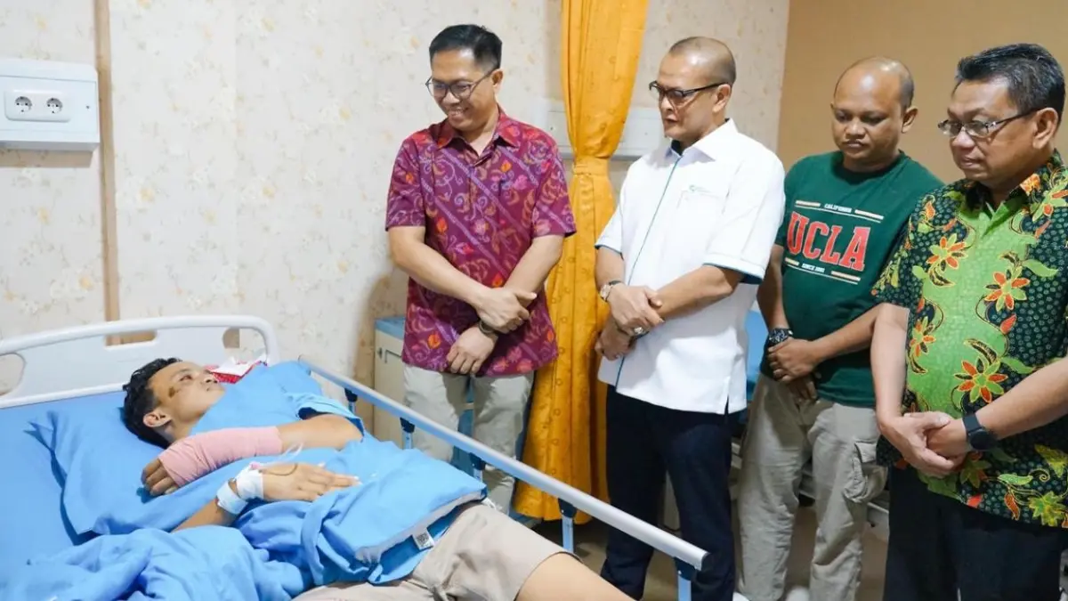 PERAWATAN: Atlet&nbsp;pencak silat Affandi Naufal yang mengalami kecelakaan lalu lintas setelah menjalani latihan