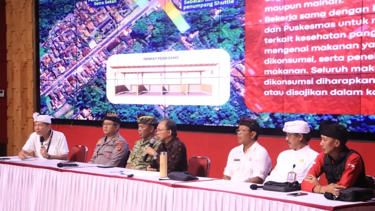 PERSIAPAN: Rapat&nbsp;persiapan akhir yang digelar di Gedung Wyata Graha kawasan parkir Manik Mas, Besakih, Karangasem, Selasa (31/3)
