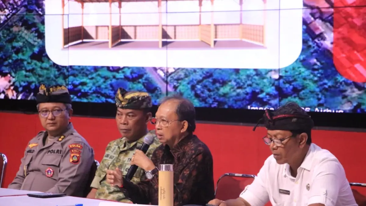 PERSIAPAN: Rapat&nbsp;persiapan akhir yang dipimpin Gubernur Bali Wayan Koster di Wyata Graha Besakih, Selasa (31/3).