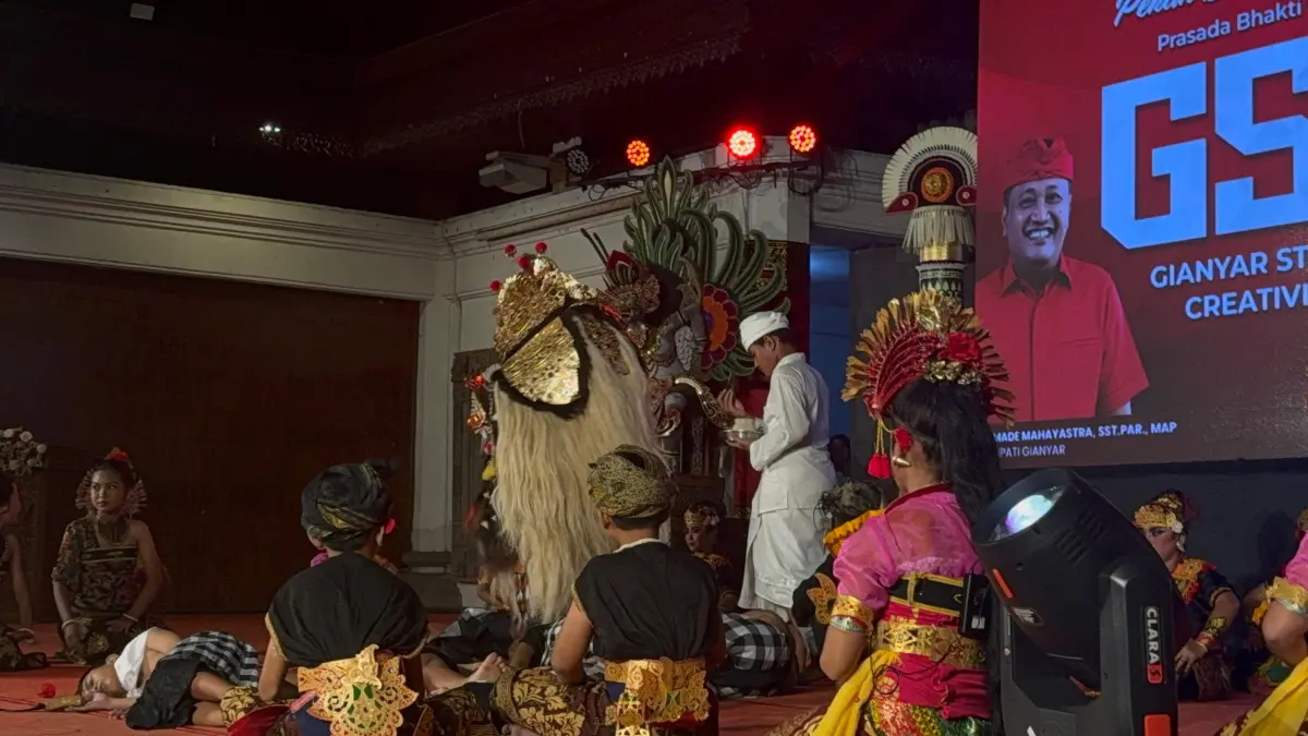 JANGER : Siswa-siswi SD Jambe Agung, Batubulan, Sukawati, tampil dalam ajang Gianyar Student Creativities (GSC) 2026, Rabu (1/4) malam.