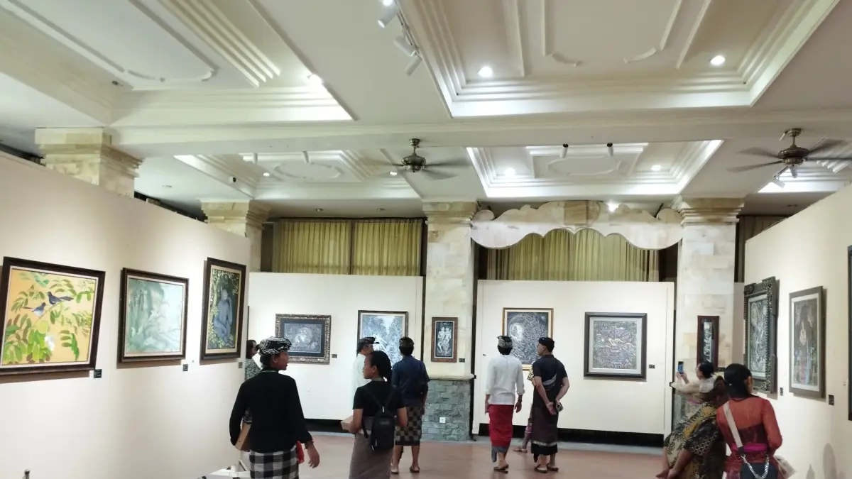 PAMERAN : Pameran lukisan serangkaian HUT Kota Gianyar yang ke-255 di Gallery Monkey Forest Ubud, Kamis (2/4).