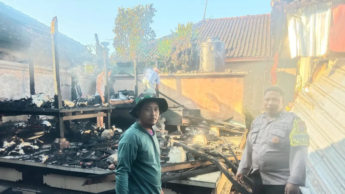 Lokasi kebakaran yang terjadi Kamis dini hari lalu di rumah Made Surya Laksana, warga Banjar Tunjuk Kelod Desa Tunjuk Tabanan. (Ist)