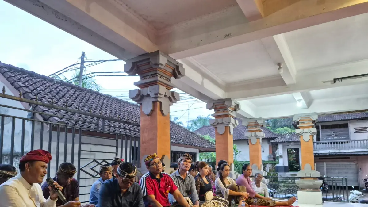 PEMBINAAN : Pembinaan serati banten di Desa Adat Bayad, Desa Melinggih Kelod, Kecamatan Payangan.