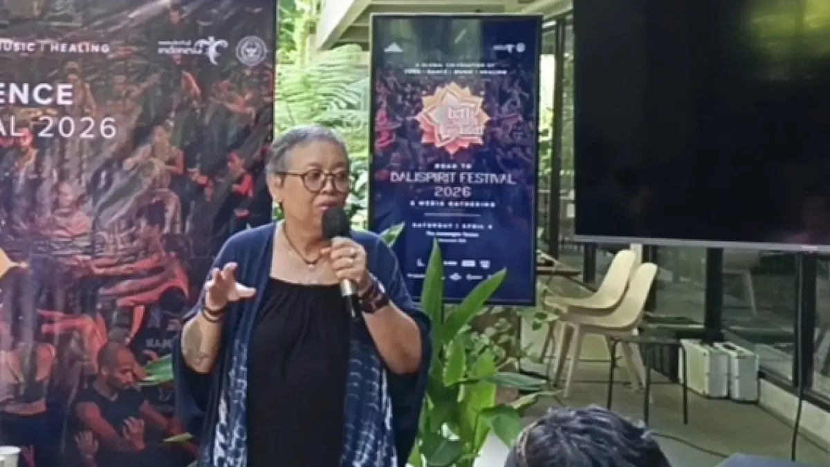  Tarot Reader dan Penekun Astrologi, Noviana Kusumawardhani