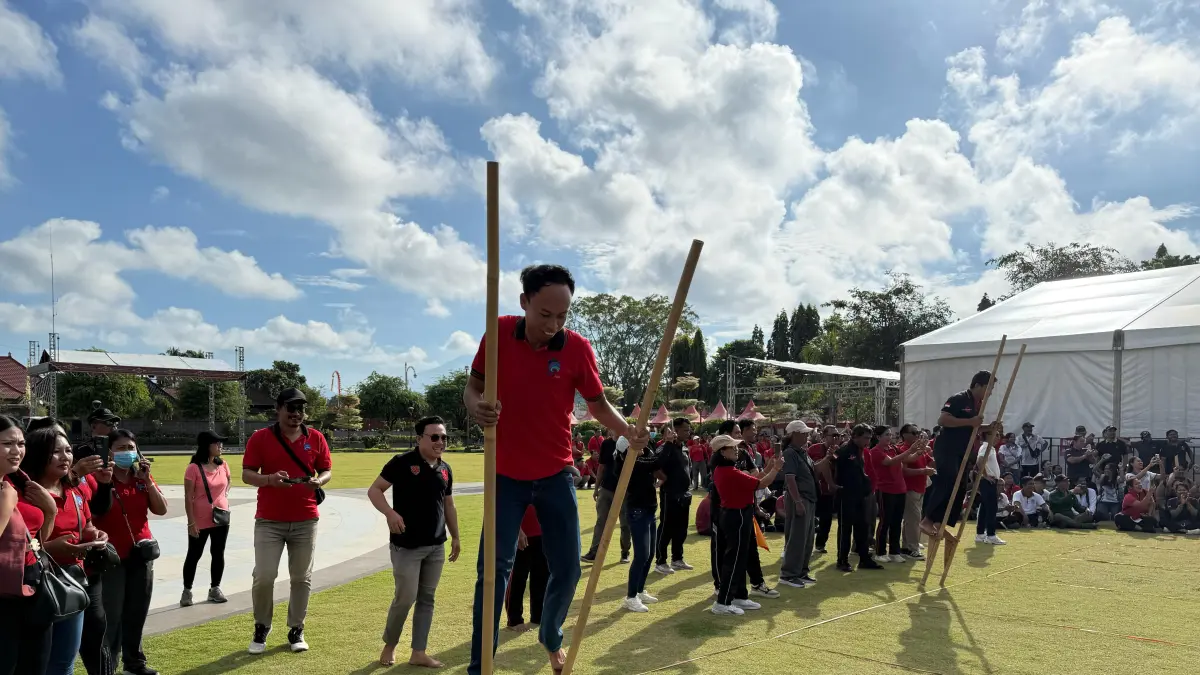 OLAHRAGA : Olahraga tradisional semarakkan HUT ke-255 Kota Gianyar.