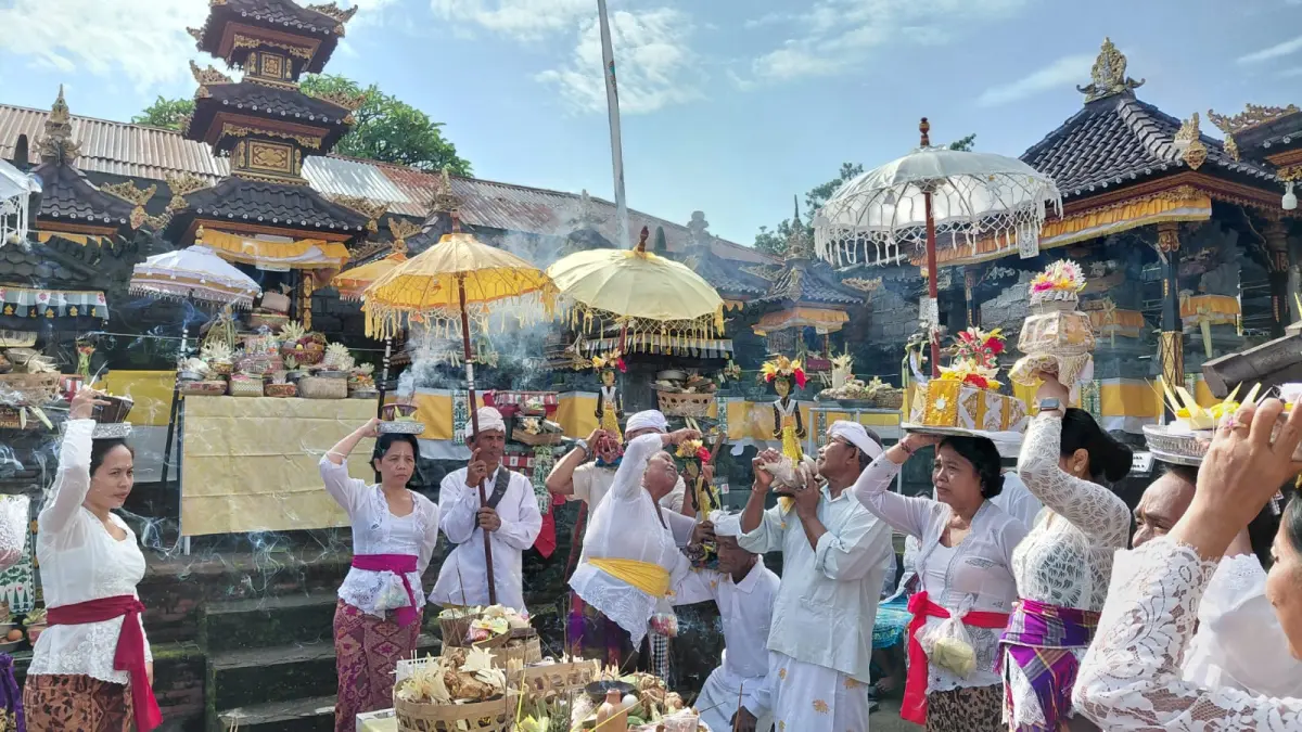 Perayaan Pagerwesi bagi umat Hindu sebagai momentum untuk memperkuat benteng diri (pagering awak) dari berbagai pengaruh negatif, baik yang bersifat sekala maupun niskala
